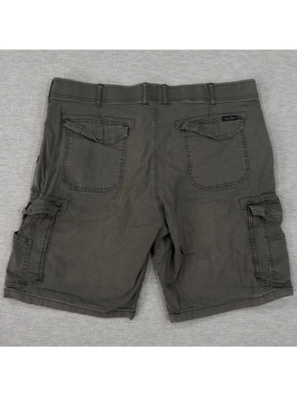Lee Extreme Motion Swope Cargo Shorts Mens 40 Gray Relaxed Fit Mid Rise Stretch